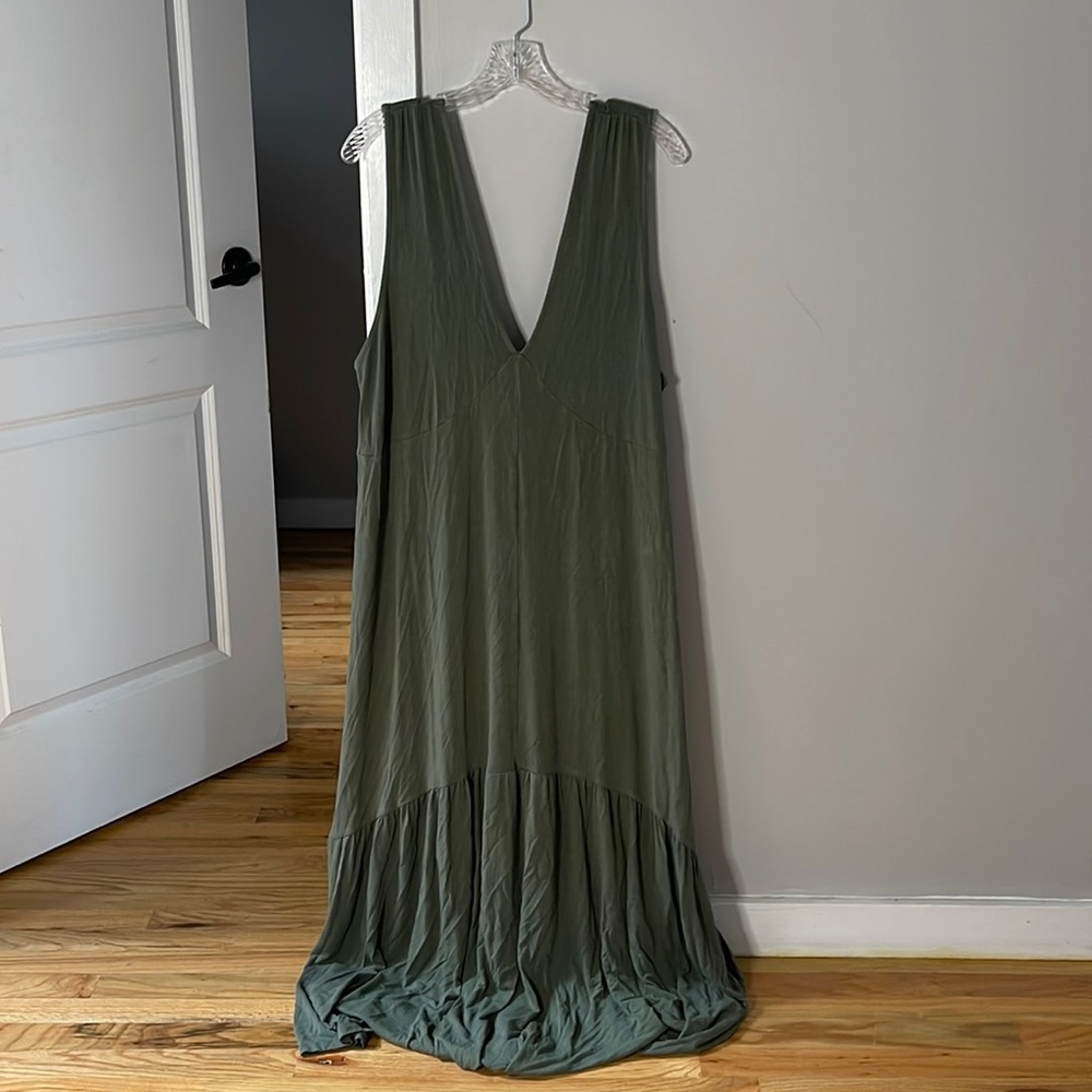 ASOS DESIGN Curve plunge neck maxi dress in green